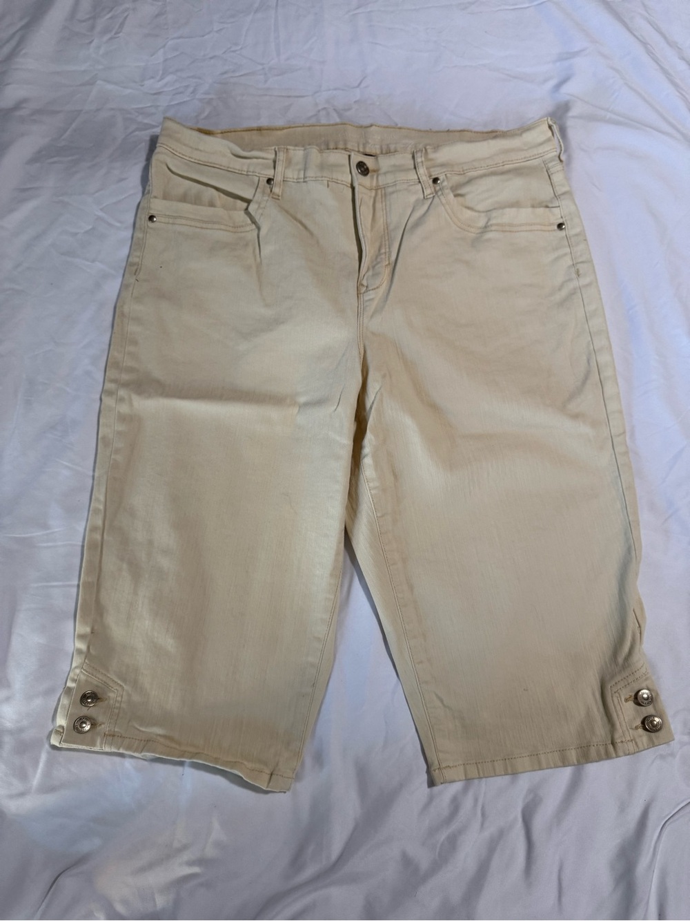 Gloria Vanderbilt Amanda Slimming Button Cuff Skimmer Jeans pale yellow 14P